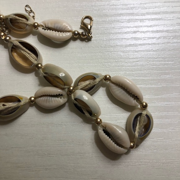 Puka shell necklace - Picture 3 of 3